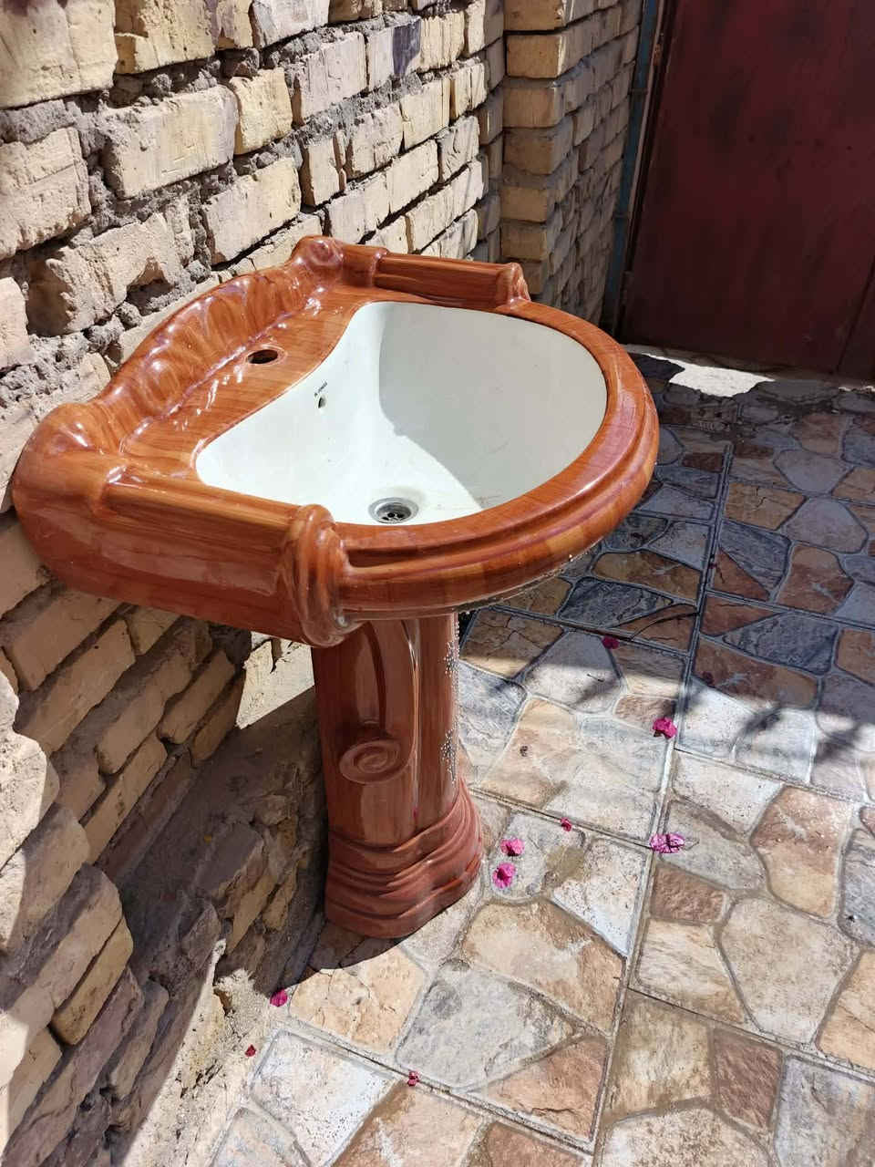 السلام عليكم 
مغسله للبيع  اخت الجديده نظافتها 100% 
ب 35 وبيها مجال  العنوان قرب فلكه ستين 
‏‪0782 228 0641‬‏
