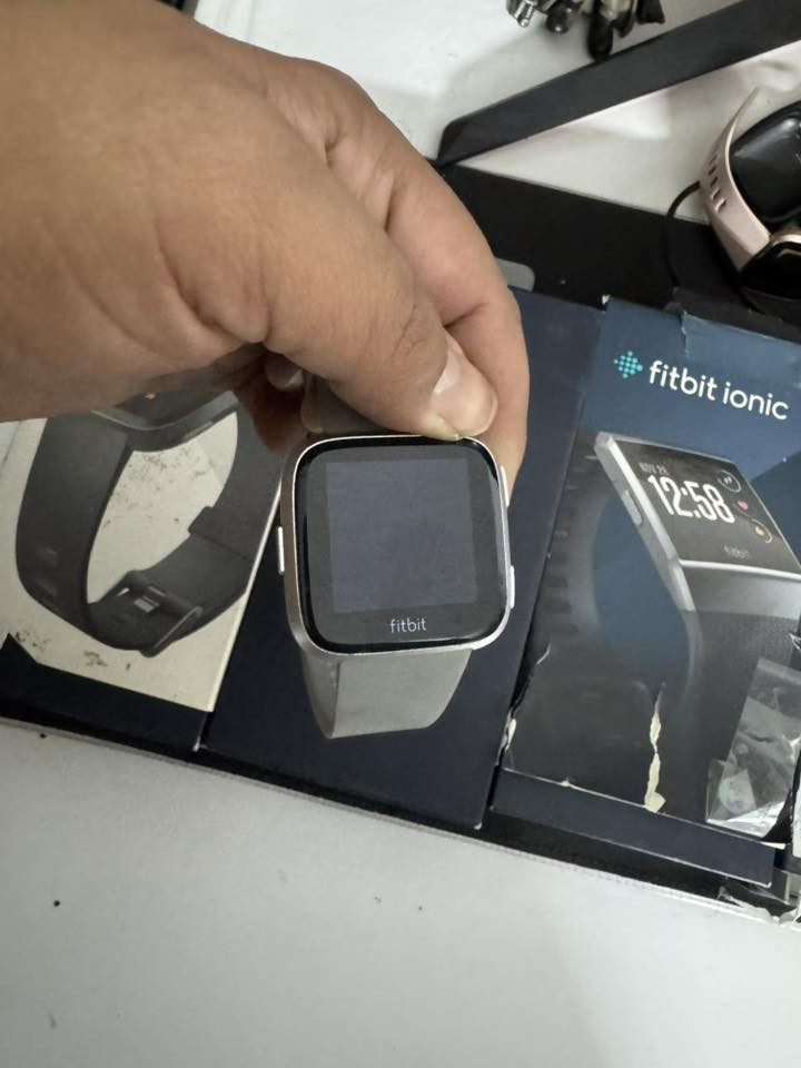 شلعة ساعات Fitbit عدد 7 عاطلات أبيعهن شواحن وسيورة
4قطع بيهن شواحن 
3 مابيهن شحن 
السعر للكل ٧٠ الف مع التوصيل


**إذا كنت صاحب هذا الإعلان وتريد حذفه لأي سبب، رجاءا أرسل رسالة إلى الدعم الفني**