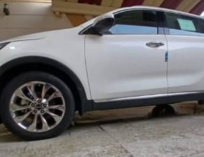 كيا سورنتو خليجي 2019  ماشية 97 الف حقيقي فـول مواصفـات عدا الفتحه بدون صبغ بدون حادث 
- بصمة دخول ذكي  ، جلد ، شاشـة كبيرة ،
مري شفط,7راكب ,حساسات امامي ,خلفي تحكم ستيرن جهتين
6 سلندر ،گيـر 8 نمر 
٣ قطع تبريد   تبريد ثلج
صندق كهربائي كشنين كهرباء 
بردات خلفية 
ويل ١٩  نيكل
لد نهادري
٤ انظمة قيادة  اوتو هولد 
سايد بريك كهربائي  شاحن واير ليس
رقم بغداد الجديد  هزة جديدة ، السنوية  نافذة لسنة ٢٠٢٩ ( بأسمـي )
تحويل مباشر 
- السيارة مكفولة كفالة عامة من الصبغ والتبديل ماعدا رصعات موضحة بالصورة وطخة كلش بسيطة باب الصندوق على وضعه بدون تصليح
السعــر (255) وبيهـا مجـال بسيط
***********
