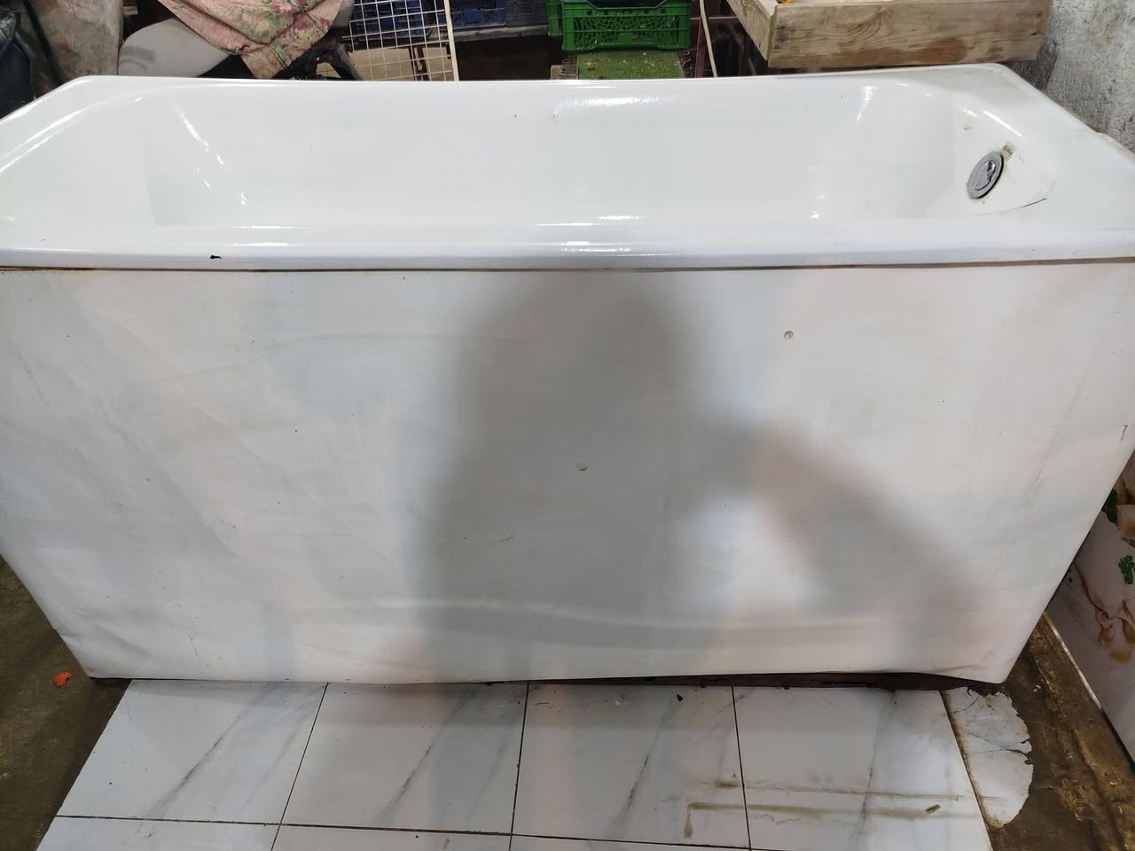 بانيو للبيع استعمال شهر فقط 
ذا تريد ميز حديد ويا او تريده وحيده مكاني حله شارع ٨٠
***********
