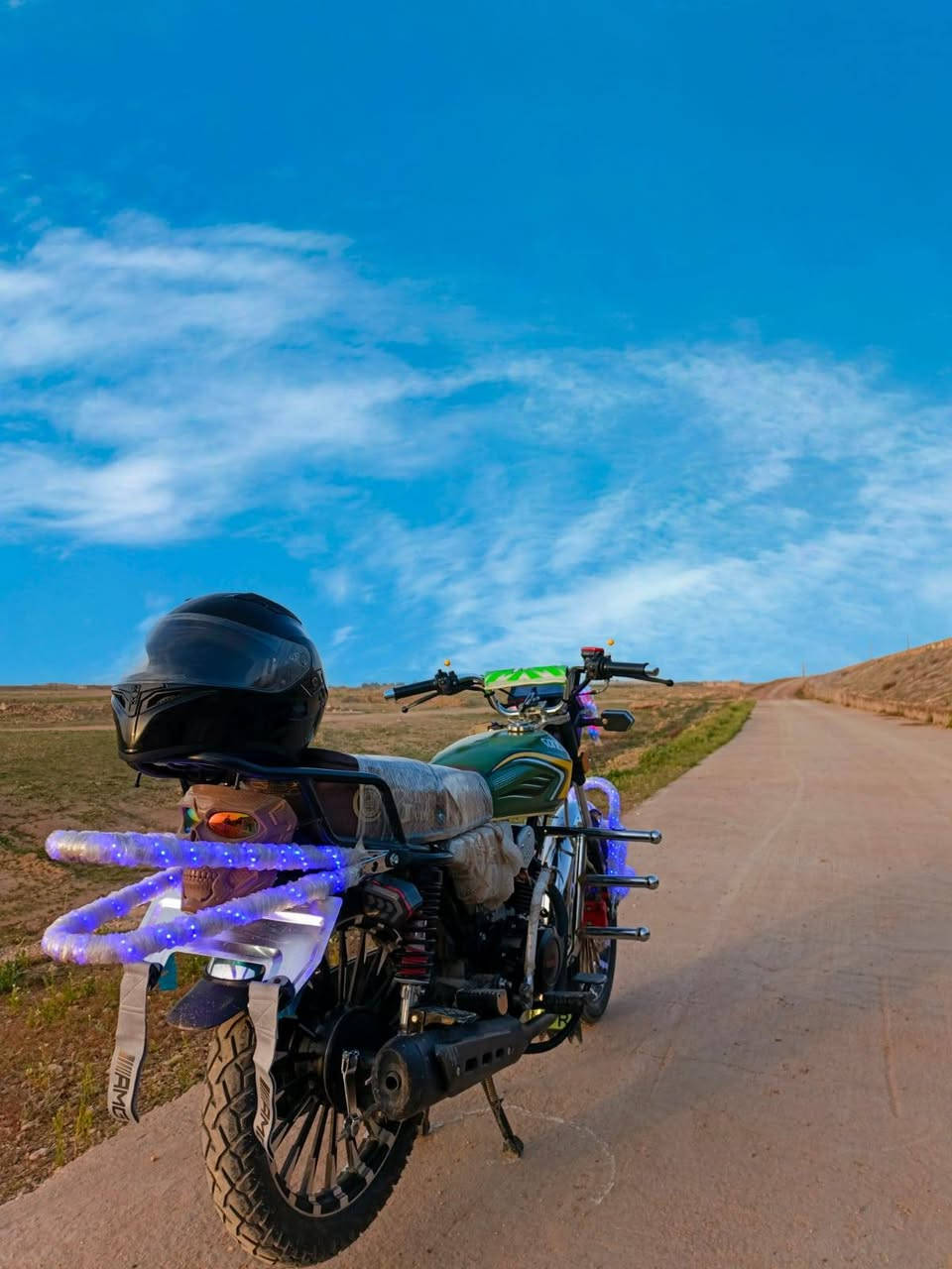 من رخصت الادمن 
سولنك 2025 محرك 200 ضاغطه وزنجيل مزود بكرات مراوس بهاوجي او كافيار 
مراوس فقط


**إذا كنت صاحب هذا الإعلان وتريد حذفه لأي سبب، رجاءا أرسل رسالة إلى الدعم الفني**