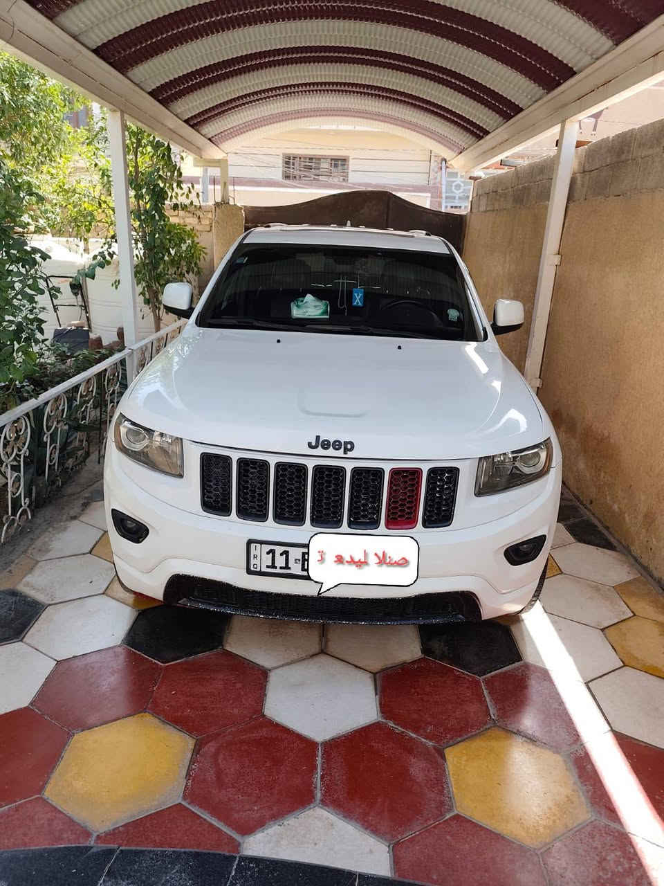 السلام عليكم 
‏جيب لاريدو 2015 
‏
‏مواصفات 
‏1- شاشه كبيره 
‏2- كشنات ستيرن تدفئه تبريد 
‏3- كير طياره المرغوب 3600
‏4- ابواب + تشغيل بصمه 
‏5- جنطه كهرباء 
‏6- فتحه بالسقف
‏7- حداديه جديده 
8- عليها منضومه زنون 
‏
‏حادث السياره ربع بنيد مابيها اي قطعه تبديل 
‏كوله راجع وضع الشركه 
‏موجود بيها صور حادث + سونار 
***********
