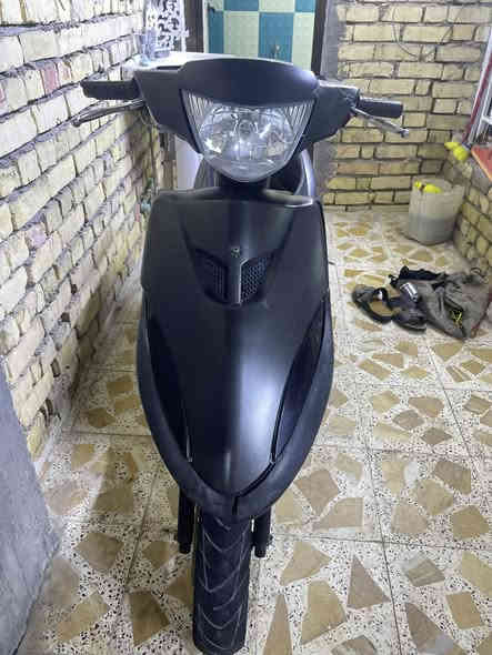 سلام عليكم ماكس عدلة 
1 بوشة ٥٥ شلعة ومعدل صاروخ 
2 كلج امامي رياضي وخرز شركة. RGS
3 عقل رياضي ٩ برمجات 
4  ويالة رياضية وزن خفيف 
5 واير كويل رياضي الياف يعني يوصل نارية قوية 
6 كفرات ٤ ولفات 
7 كزوز fm 
8عضمات بريك شركة koso
دراجة يحتاجلها ترتيب شوي اوراق كاملة 
ملاحضة دراجة بدون كشن لان كشنها نباك  ( بدون كشن ) 
تريد تجيب كشن او طيحة من سعر مالها. ب ٥٧٥ بيها مجال شي قليل ***********
