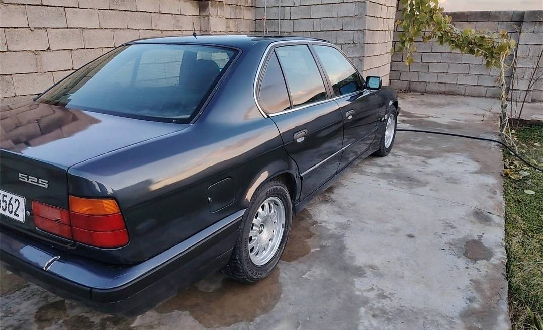 السلام عليكم
بيئم للبيع موديل94
حجم 525 محرك فانوص 
كير اتو
بجم عريض 
صدر امامي خلفي جديد 
سياره بسمي رقم انكليزي لغايه 30
سياره جاهزه مال جنايه 
سعره 55 
صلاخ الدين قضاءالعلم
موبايل***********
