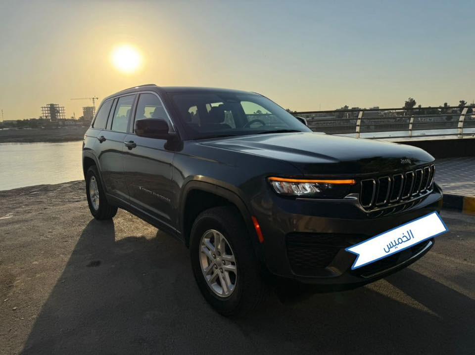 جيب كراند شيروكي  2023  رقم بغداد
5 راكب 
‎السياره ماشيه 11500 الاف ميل يعني زيرو..
‎محرك 6 سلندر ..
‎نظام اوتو ستارت ..
‎نظام sport..
‎رادار امامي وخلفي ..
‎حساسات خلفيه..
‎مثبت سرعه ومانع انزلاق..
‎ مانع اصطدام امامي وخلفي ..
‎تحذير الخروج عن المسار وتحذير النقطه العمياء ..
‎كير ماوس ..
‎شفتات ستيرن .. 
‎حادث السيارة جداً بسيط فقط الجاملغ الامامي اليمين بدون ايرباك ولا دواخل واجه بيه من امريكا كلير البنيد والجاملغ الامامي اليسار بدون ضربه مجرد كلير ..
‎مكان السياره بغداد ..
‎السعر المطلوب :27300$وبيه مجال بسيط حك الجية
*********** واتساب فقط
