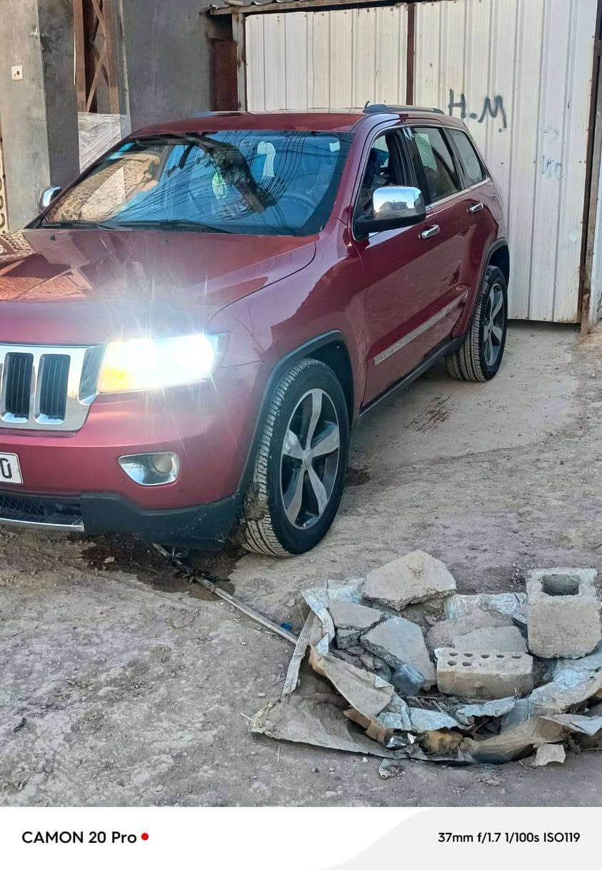 سلام عليكم
جيب خليجي موديل 2011
لون احمر
سياره جديده
رقم بغداد
گير محرك تبريد  صدر عداديه شرط
محرك٦سلندر
سياره مابيها دينار مصاريف جديد
مكان بغداد
عارضها 160وبيها مجال شوي
تصال ***********
