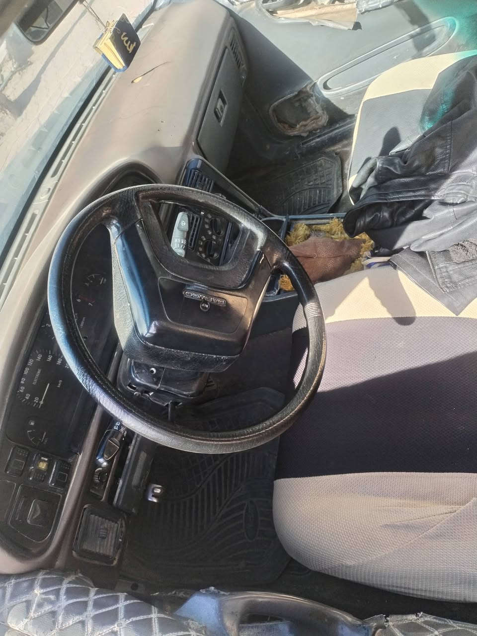 للبيع دايو برنس رقم انبار تحويل مباشر سنويه ل28 كير عادي محرك جديد السياره يعوزها دوشمه وصدر
السعر 22 للأستفسار راسلني خاص او واتساب ***********
