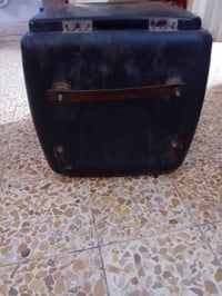 صندوق  نضيف جوه سوك ويا زبرنكه وحده وراصطه.  بسعر ١٥ الف  عنوان سبع قص...