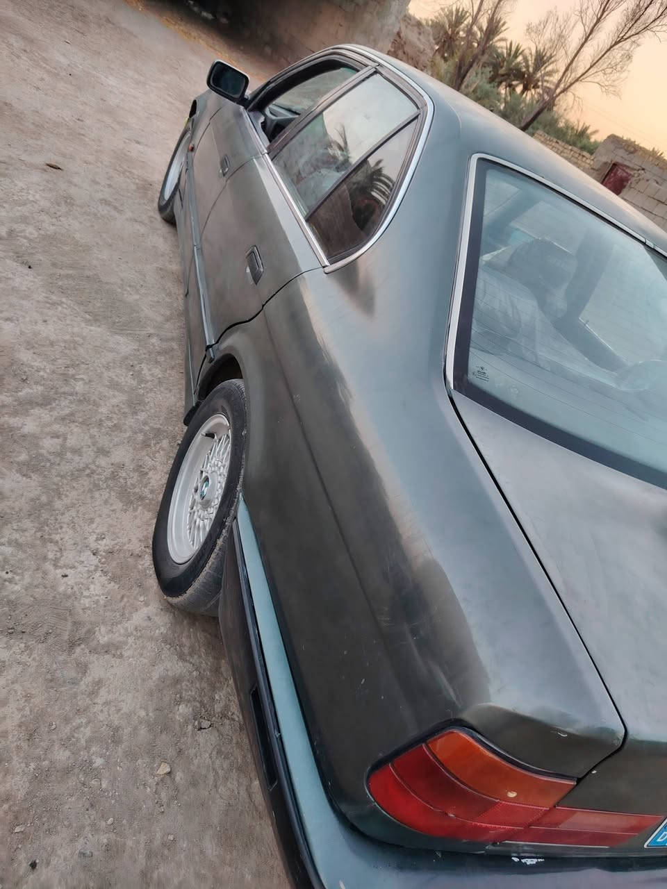 سلام عليكم بي ام دبليوم مكسر فانوس بسمي رقم مثنئ نكليزي تخم تاير دواخل عسلي تبريد قطعتين ثلج حداديه جازه سياره *********** مكان دوانيه حمزه شرقي
