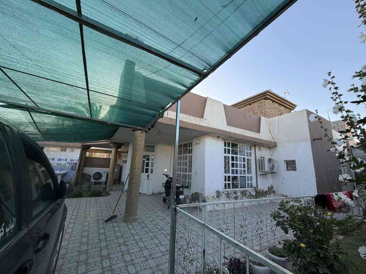 السلام عليكم دار ركن  مع محلات للبيع في كاطون رازي شارع جامع سعد ابن ابي وقاص  مقابل ابو اياد الوكيل المساحه ٢٠٠ متر
