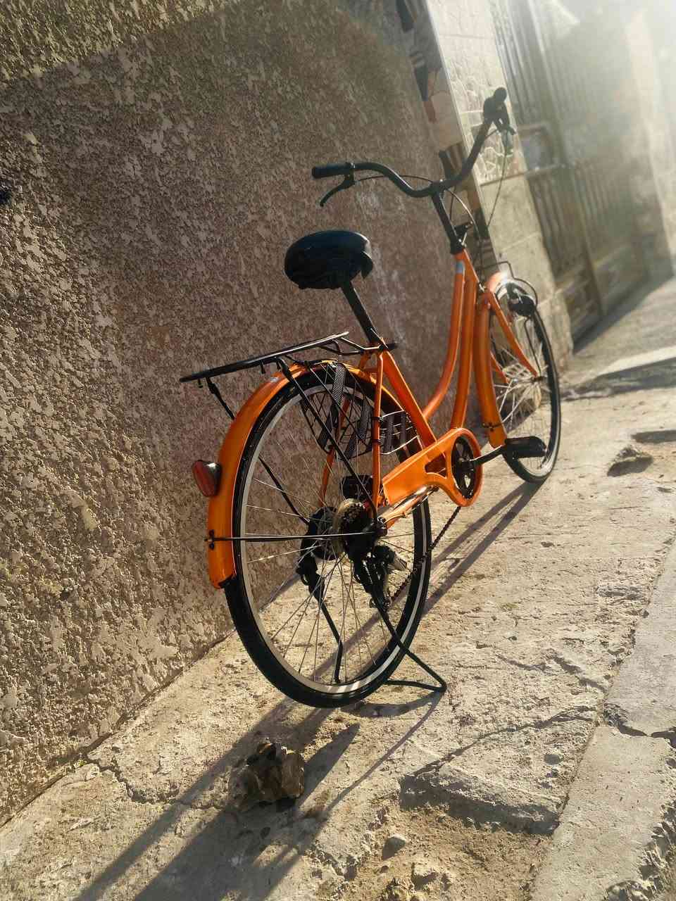 السلام عليكم لبيع بايسكل لون برتقالي نضيف 
مكان بغداد ***********
السعر 135وبي مجال قليل
