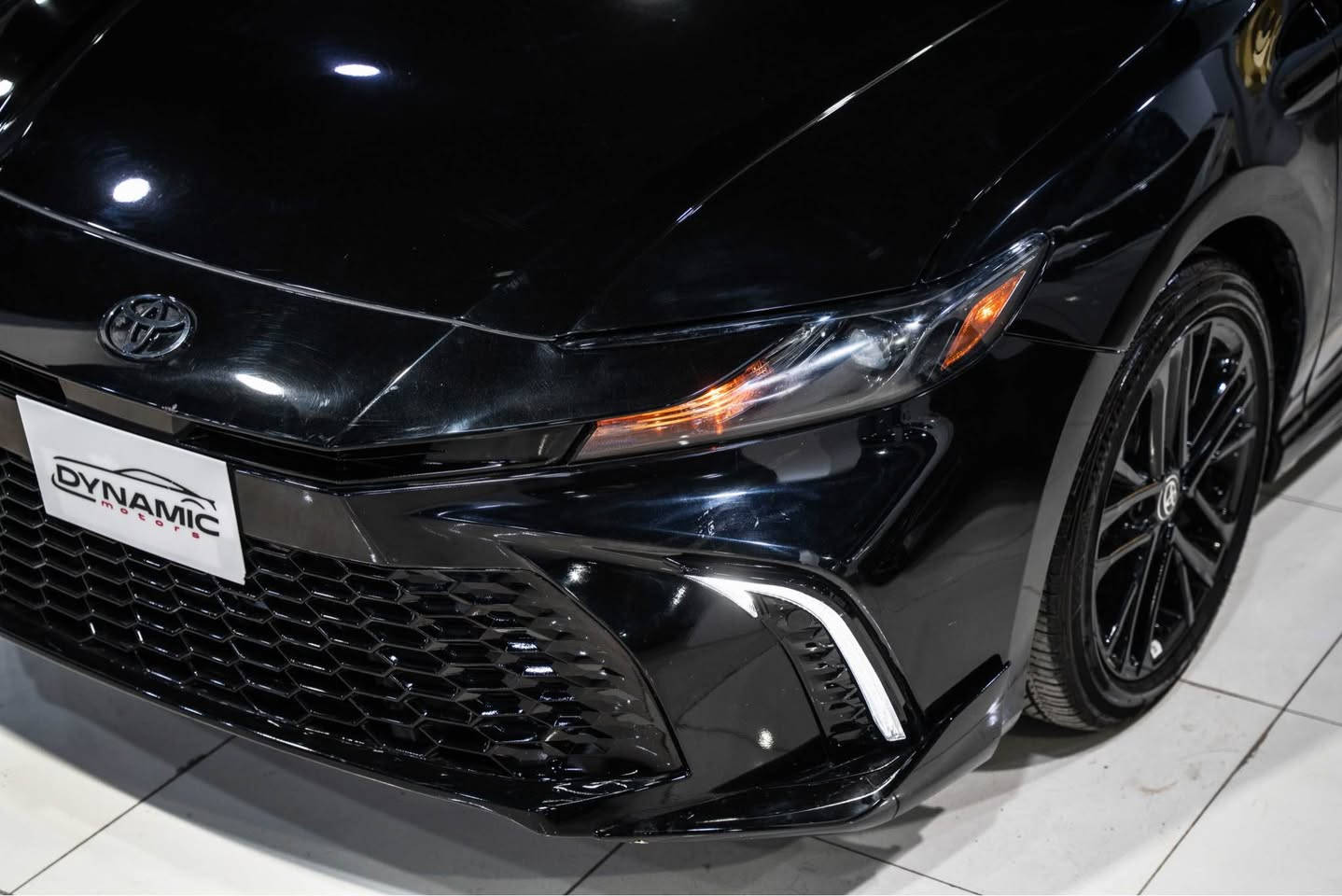 2025 TOYOTA CAMRY SE HYBRİD 
سعر : 🔥🔥
موديل :2025
مواصفات : SE
محرك : 4 سلندر
وارد : امريكي
عداد : 8,000ميل
صبغ : 1 قطعة
رقم : ( موقط) ( كاتي)
ناونيشان هةولير جادةي حديد و خشب پيشنگاي دايناميك موتورز
بو زانياري زياتر پةيوةندي بكةن بة وتس اب
*********** 
============== أربيل, العراق
