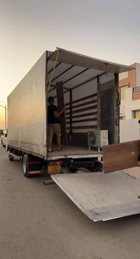 🚚 شركة "القمة" لنقل الأثاث - رائدون في الدقة والأمان 🚚 ​هل تبحث عن تجر...