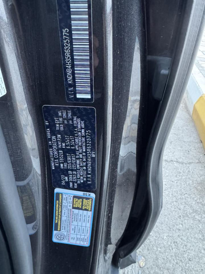 كيا كرنفال موديل ٢٠٢٤ رقم ميسان شهداء وارد امريكي بيه بنيد مبدل وصبغ وتعمير بارد بالجاملغ الامامي الايسر بدون صبغ المواصفات المعروفة السيارة ماشيه ٣٥ الف مايل السعر ٢٥٠ $ وبيه مجال مكان السيارة ميسان قضاء علي الغربي 
***********
***********
