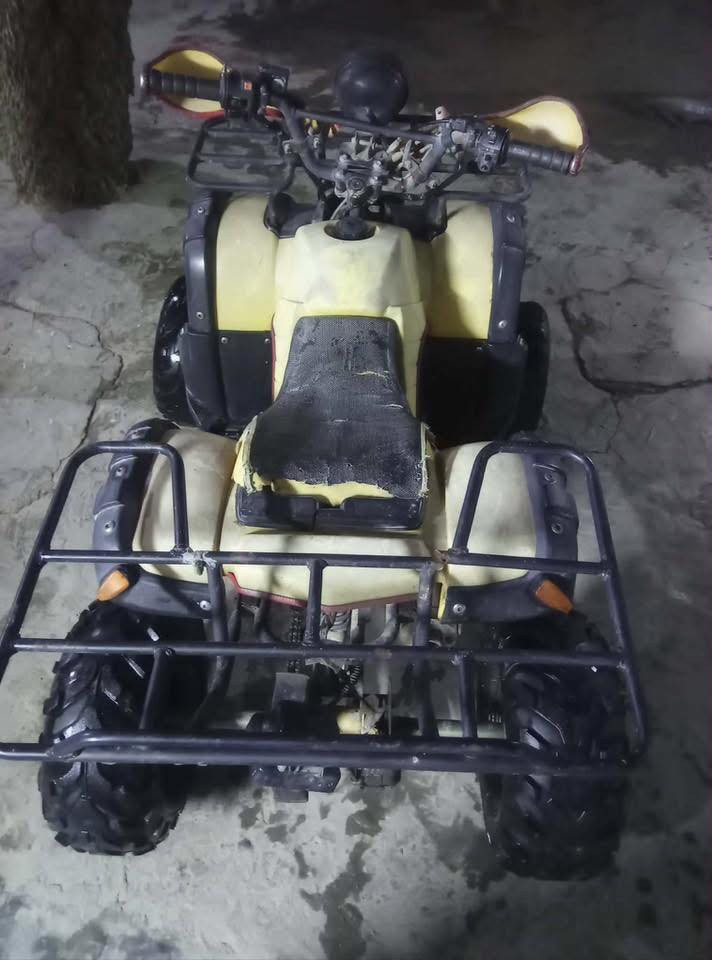 السلام عليكم دراجة رباعية فول ال فول للبيع نظيفة وحلوة وشغالة رايدهة ب400قفل 

***********
