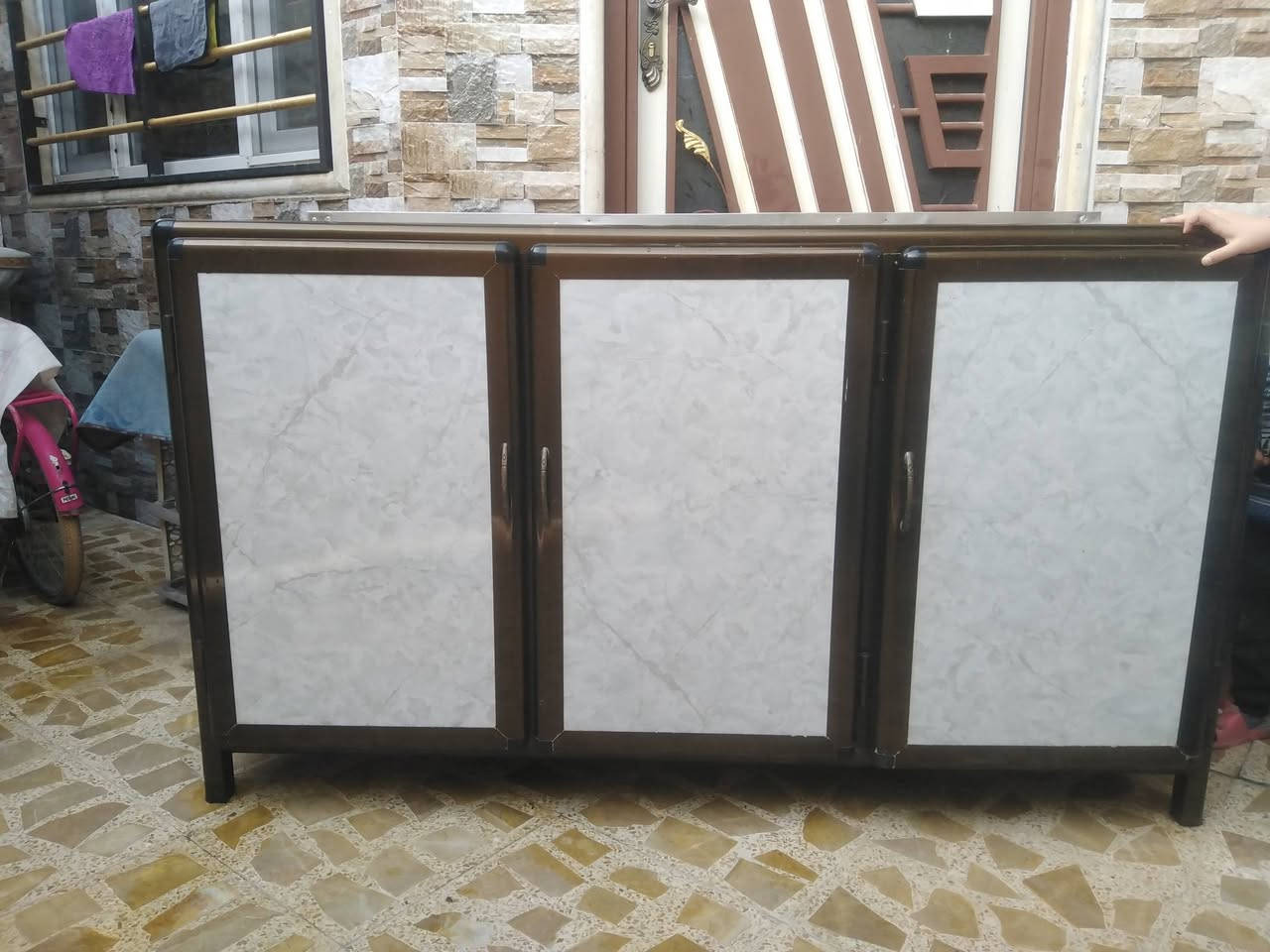 سنك المنيوم ثلاث ابواب السعر ٧٥ الف للاتصال ***********
