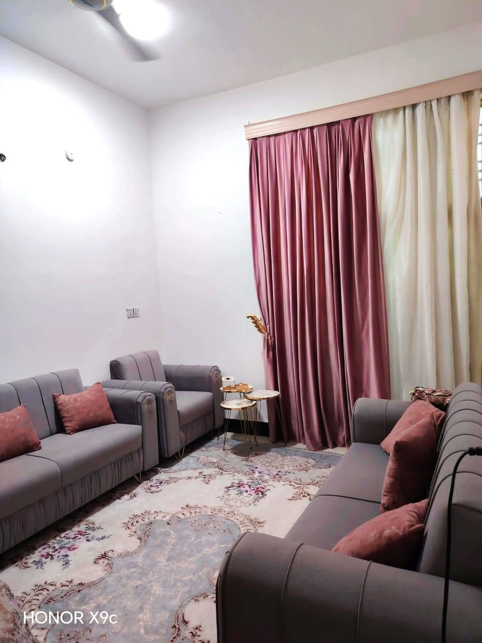 بيت ١٠٠ متر حي النداء خلف شارع ٦٠ مجمع بيتي بناء جناي درجة أولى
#التفاصيل منطقة ٥٥ الف خلف شارع مجمع بيتي شارع المجمعات 
بناء درجة أولى يتكون من غرفة نوم وصالة ومطبخ و استقبال وتخاريج
الاثاث مع البيت يظل تخم مع كاونتر وزولية.... 
#يباع نقدي او على المبادرة اذا كاملة المعاملة
#للاستفسار الاتصال او المراسلة مكتب_ المظفر للوساطة العقارية 
***********
***********
***********
#عنوان_المكتب_النجف_حي_الميلاد_الحولي_عمود_رقم_واحد
#شعدكم عروض بيع وشراء المكتب في خدمتكم
