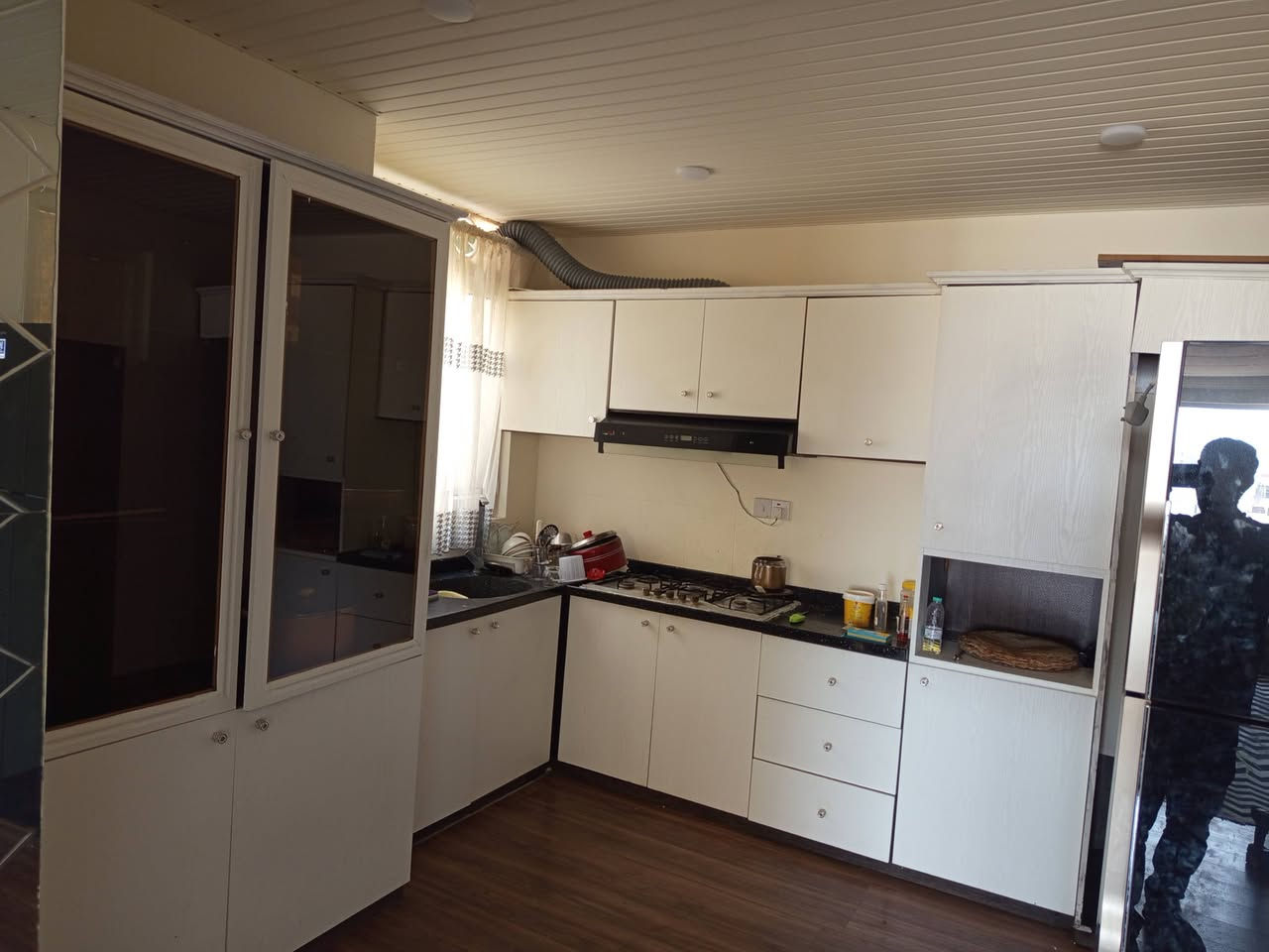 كاونته رى تورکی 6 مه تر له گه ل سی نک و موره شه ح و ته باخ
نرخ : 220 هه زار.        شوین : سلیمانی 
-------
كاونتر تركي 6 متر مع سنك و مرشحة و طباخ 
سعر : 220 الف.            مكان : السليمانية 

***********
