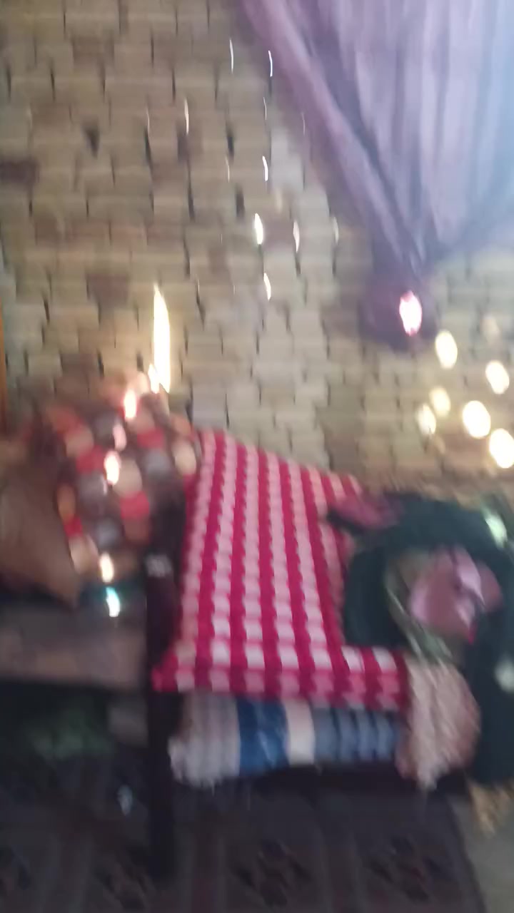 السلام عليكم بيت 58متر بسكينه 2/8زرعي قابق ونص الفوك ماه جاهز ولجوه كله جاهز شغل كله درجه اوله سعرع 65 الله شاهد بيت مفول ***********
