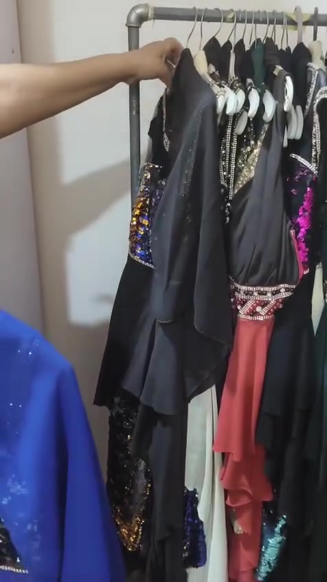 مجموعه فساتين جديده للبيع الغرض السفر


**إذا كنت صاحب هذا الإعلان وتريد حذفه لأي سبب، رجاءا أرسل رسالة إلى الدعم الفني**
