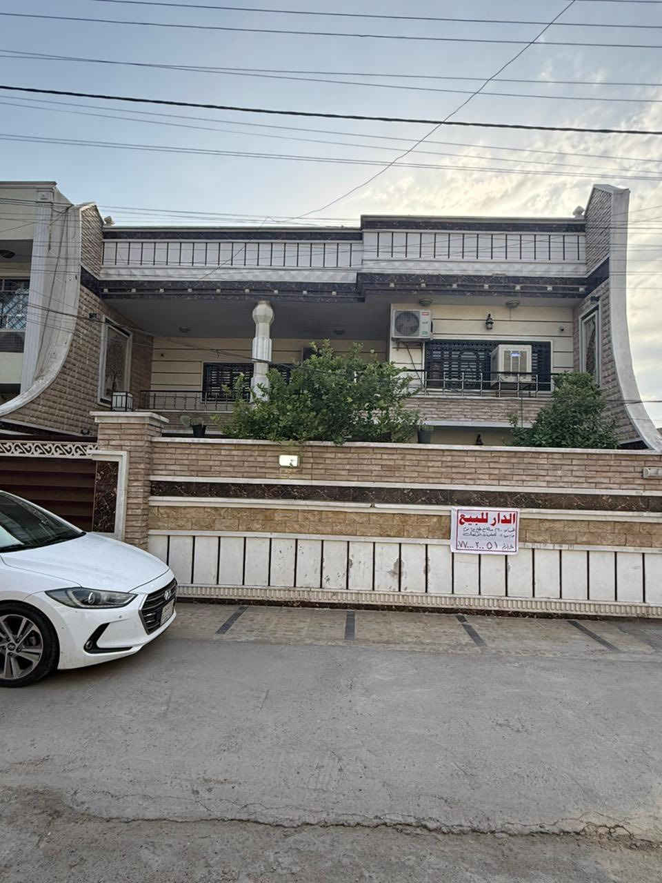 🏠 منزل راقٍ وواسع للبيع في منطقة شهداء السيدية 🏠
فرصة مميزة للسكن والاستثمار! نعرض لكم بيتاً متكاملاً بمواصفات ممتازة ومساحة واسعة تلبي تماماً احتياجات العوائل الكبيرة، في واحدة من أرقى وأهدأ مناطق العاصمة.
• المساحة الكلية: 300 متر مربع.
• الموقع: منطقة شهداء السيدية (موقع استراتيجي وقريب من كافة الخدمات).
✨ تفاصيل وتقسيم البيت:
• الطابق الأول:
• هول داخلي واسع ومريح للمعيشة.
• غرف نوم عدد (2).
• الطابق الثاني:
• هول داخلي إضافي.
• غرف نوم عدد (4).
• الخدمات الخارجية:
• يحتوي البيت على حمام خارجي إضافي.

💡 المجموع: 6 غرف نوم واسعة توفر الخصوصية والراحة التامة لكل أفراد العائلة.

📞 للاستفسار والشراء:
للمزيد من التفاصيل أو لترتيب موعد لمعاينة البيت على أرض الواقع، يرجى الاتصال مباشرة على الرقم التالي:
ابو ادهام***********
