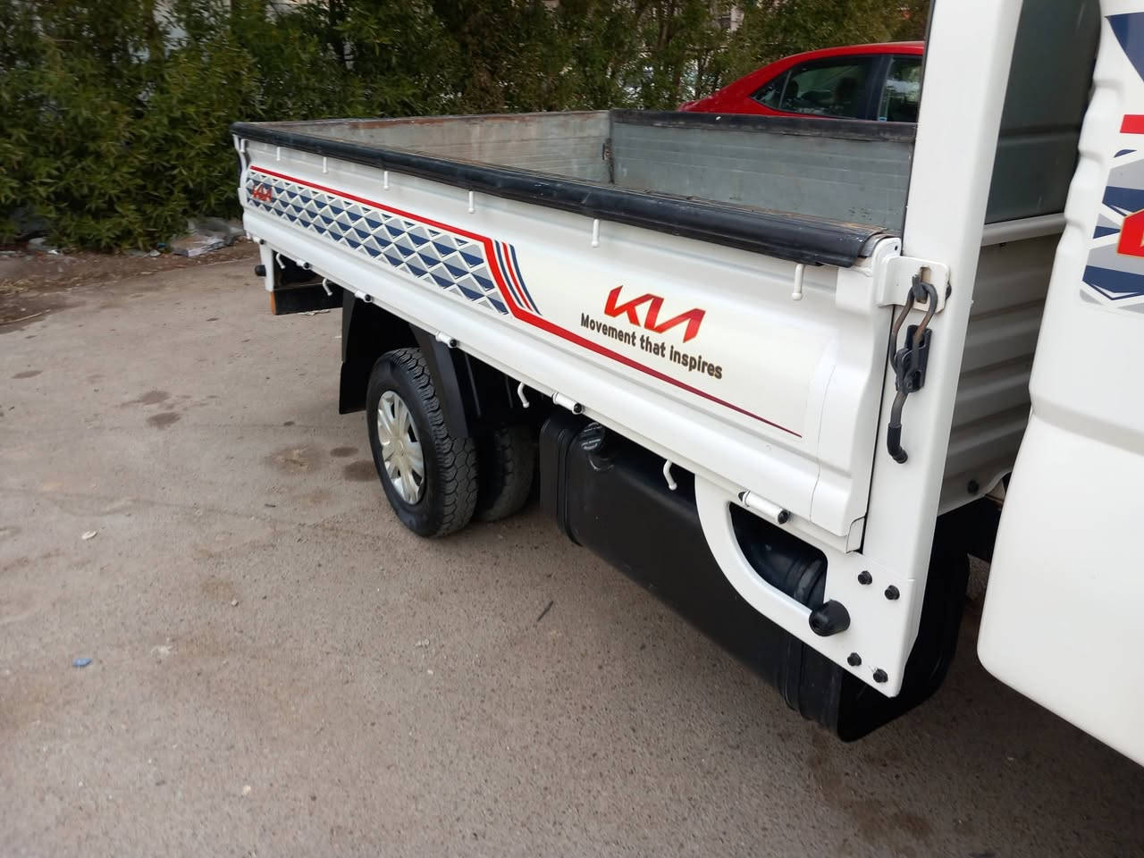 السلام عليكم سيارة كية حمل محرك ٢٧٠٠ موديل ٢٠٠١٦ مكفولة كفالة عامة لا ضربة ولا صبغ رقم بغداد  مكان بغداد مدينة لصد الحبيبة رقم *********** ***********
