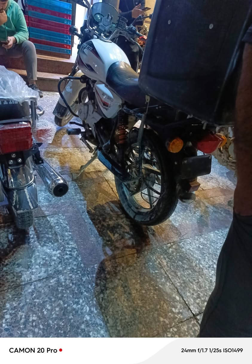 السلام عليكم بوكسر موديل 22 داخله ب24 الدراجه اوراق اصولي تروح ترقم گبل مدفوع گمرگهه الدراجه كفاله عاامه كفاااله من كل النواحي اي نقص مابيهه نهائياً عدا الصينيه مال الزنجيل فقط لا غير الدراجه كلش جديده ماشيه  9،000 حقيقي اعيد واكرر اصولي ومكفوول شراي يتصل على هذا الرقم ***********. ..... مامتواجد عالفيس .!!! عنواني بغداد الامين الثانيه السعر .... 1900 يعني مليون و900 وبيهه مجال  حگ جيتك واعتذر على الاطاله .
