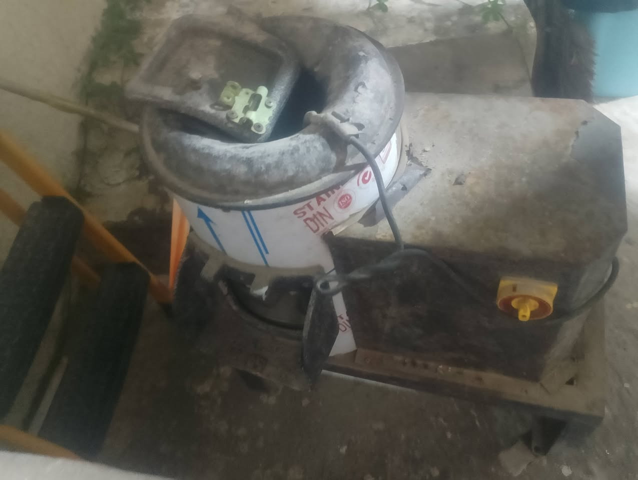 للبيع السعر 200 الف مكاني بالحله قرب المركز ***********
