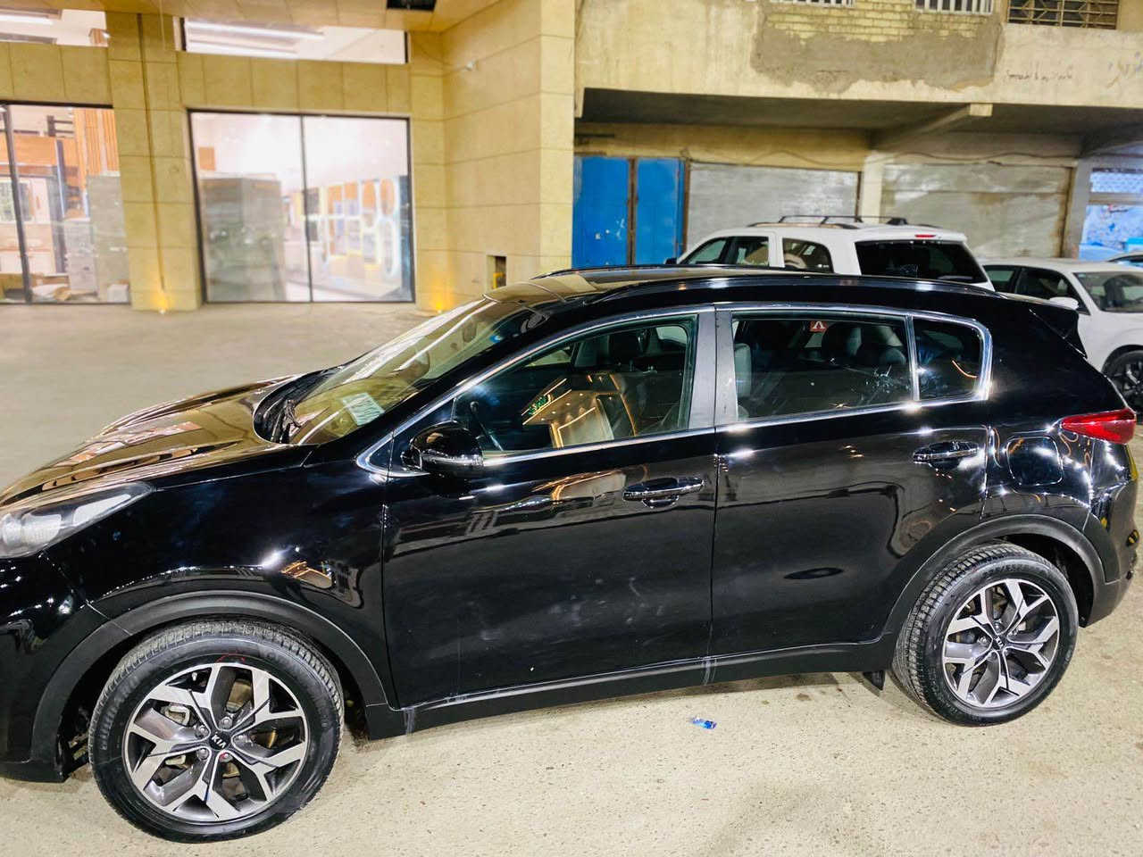 السلام عليكم 
سيارة سبورتج موديل 2022 وارد أمريكي حادثها موضح كما في الصور سياره جديده فول واحد على واحد مواصفات EX سياره مكينه كير ممفتوحات تخم تاير تبريد ثلج حداديه جاهزه للاخير متصرف دينار واحد عليها 
مواصفات 
بصمه
بنوراما 
شاشه كبيره 
كامره دواره 
كشن كهرباء 
فور ويل 
تبريد قطعتين 
كشنات جلد 
تتفئه تبريد بالكشنات 
جنطه كهرباء
رادارت 360
تحديد مسار 
كروس سرعه 
تحكم ستيرن 
ثلاث انظمه قياده 
صعود منحدرات 
مانع انزلاق 
اشاره بالمري 
مري شفط 
بعد بيها هواي مواصفات 
ملاحظه السعر 160
للاتصال *********** Colombo, Sri Lanka
