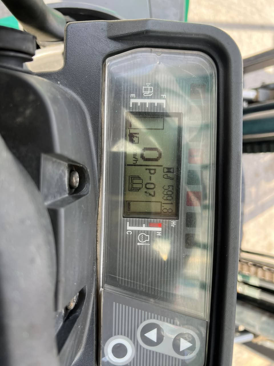 سلام عليكم 
رافعه ميسوبوشى للبيع
موديل 2014 منفيس رقم كاتى دخول جديد
٣طن و٣حركات
كير محرك رفع كهربائى بشرط 
٤تايرات جديد
***********
