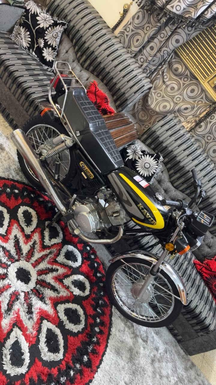 السلام عليكم
للبيع دراجه مال ايران 
كوير تلث قطع ملحه
نضيفه وكلها مطابقه مشي خير ﻣٰטּ الله
شراي خابرني ***********
