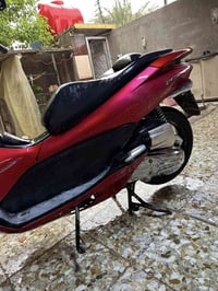 للبيع pcx  2016 ياباني اصلي ستاند كهرباء حساس زدحام الدراجه كلها مزوده...