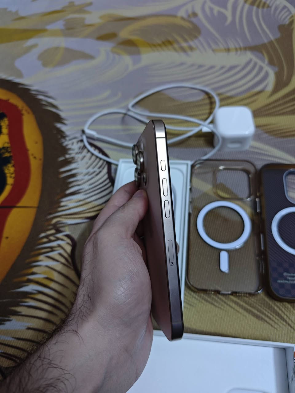 السلام عليكم
للبيع فقط ايفون 16 برو فقط ذاكره 256 بطارية 100 عدد شحنات 122 وقابلة للزياده ويا لاسق شاشه و3 كفر وعدسات حمايه كامرات
ضمان abm تك خط شرق اوسط بعده داخل الضمان 28/2 ينتهي الجهاز مال جناي اخو الجديد  سعر 1200  مايعجبك المنشور اعبره وكأنك ماشفته 
كارتون وكيبل الأصلي كامل ملحقات
*********** واتساب واتصال مكان ديوانيه
