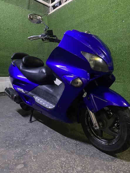 فورزا 0.6 الدراجة استخدام شخصي نضيفة جدأ محرك نضيف وناعم كهرباء شغالة كاملة اشاير هورن عالي ناصي ستان حساس وحساس سرقة بلادي الدراجة مكفولة من كل شي صبغ او كص او دخانة او نضوح وين متريد روح افحص بيهة فقط كسر من الخلف ومصلح وكسر بسيط وشخوط موضحة بلصور عداها الدراجة كاملة 

سعرهة واحد و 300 (مليون و 300 الف دينار )
وبي مجال بسيط حك الجية 

عنوان بغداد مدينة الصدر شارع الاورفلي 

رقمي ***********
