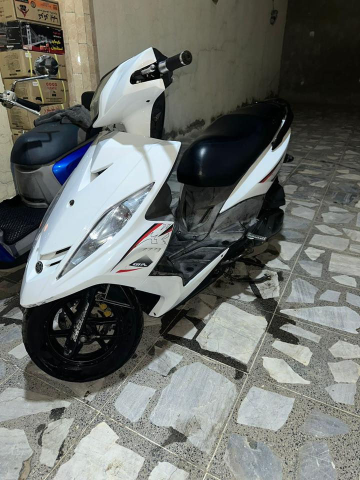 سلام عليكم دراجة جيتي ار بعده بحالة الوكالة مكفوله كفاله عامه شلعه ومعدل شك الكاع  كفرات بلاديه ختم واحد مكاني بغداد شارع فلسطين *********** واتساب السعر واحد وخمسين وبيه مجال
