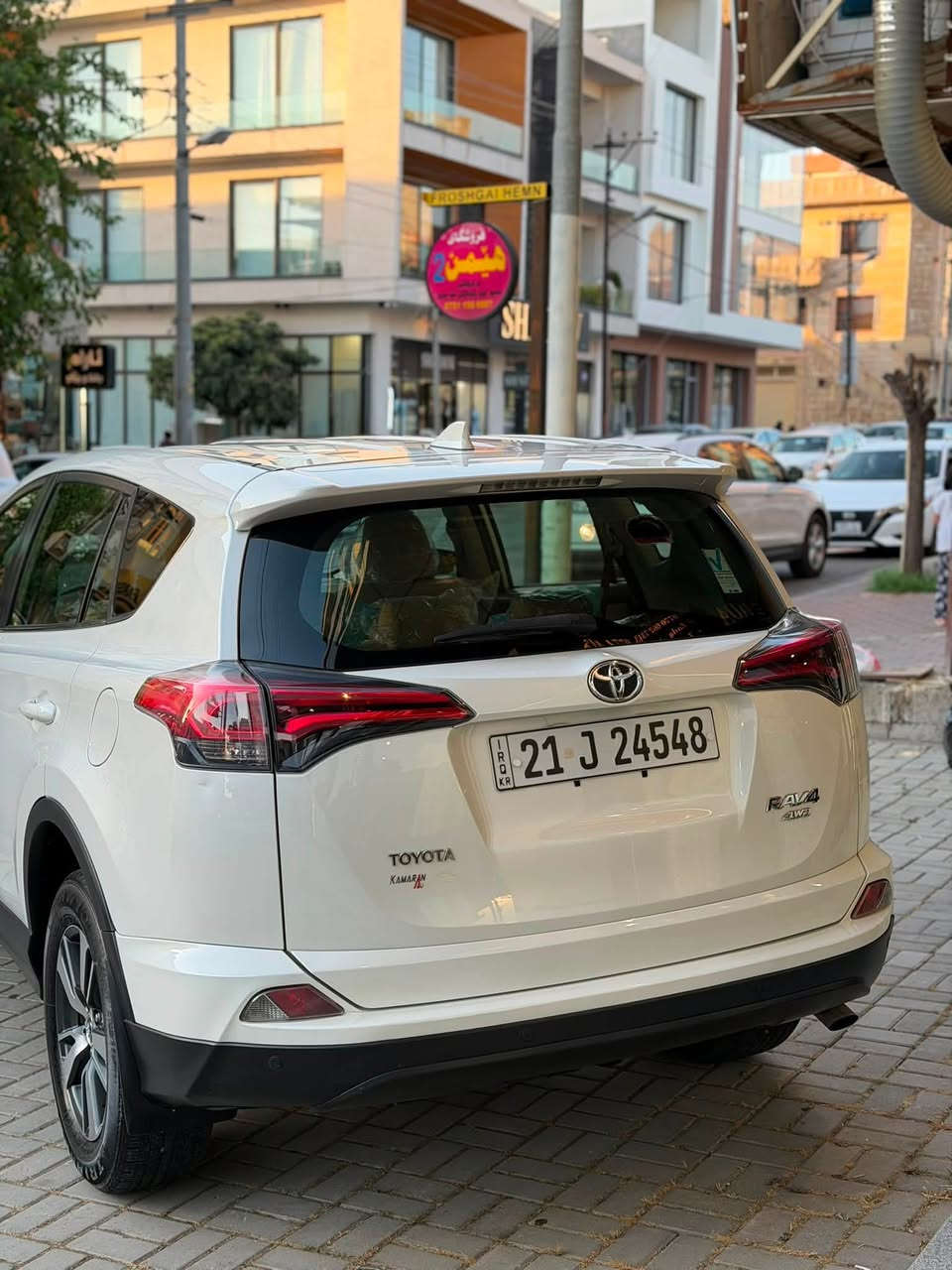 تويوتا راف فور RAV4 2018 خليجي 
وكالة تويوتا نظيفة جداً
مکفولە دعامي لدعامي حتی دعاميات بشرط 
بدون صبخ بدون بارد سیارە اخت زیرو سیارە مواصفات دبل اکسل معاها ٣ سویج شرکە 
ماشی فقط 74 الف کیلومتر محرك 2.5 4 سلندر
فور ويل 4wd
رقم جديد 
رقم سليمانيە تحویل وکالە ثاني يوم 

مكانها سليمانيە 

رقم صاحب السيارة 
***********

