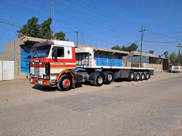 السلام عليكم سكانيا ٤٣ سنكل خلفي شاصي ١٠ بلادي سنكل مربوطه فلات عربانه ٣ دناكير مكفوله كفاله لاصبغ ولاكسر ولا خياس ***********
