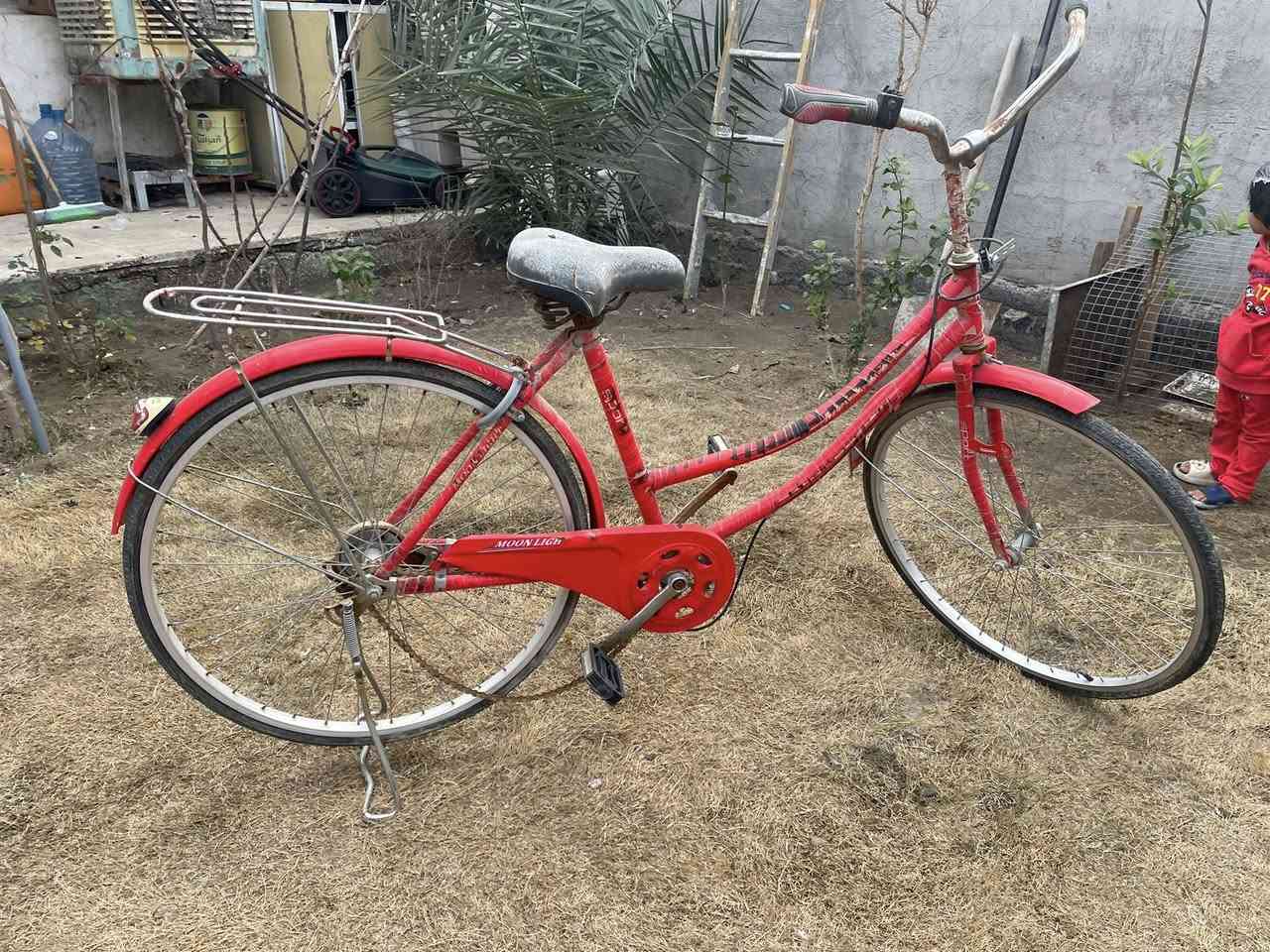 بايسكل للبيع
حجم 26 اخو جديد ناقصه فقط تايرات بنجر فقط نضيف كلش سعر 35 وبي مجال 
***********
