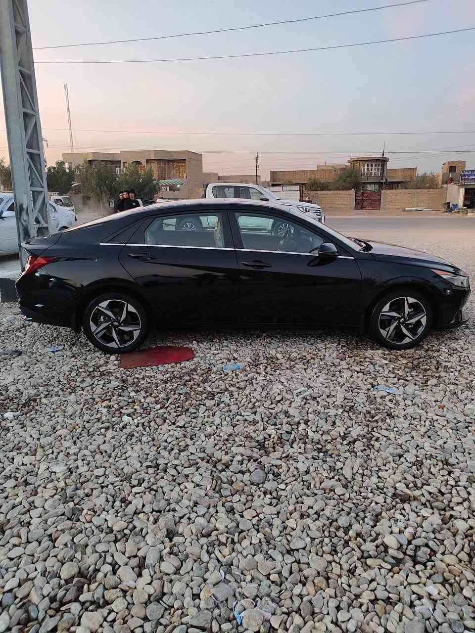 السلام عليكم
هونداي النترا  امريكي  2023  1/1  
ماشيه 36 كم
 لمتد. فول مواصفات :-
١-بصمة لمس تشغيل ابواب وصندوك بصمة .
٢-فتحة سقف ( سلايد روف ).
٣-محرك 2000 Doch دوش
٤-كاميره  خلفية دوارة.
٥-رادارات 360 درجة ( امامي جانبي خلفي) .
٦-مانع التصادم الامامي والخلفي.
٧-تحكمات ستيرن 4 جهات فول.
٨-دشبول دجتل شاشة 3 وضعيات للعدادات.
٩- ثلاث وضعيات قيادة (اقتصادي-سبورت-ذكي).
١٠- مثبت سرعة ذكي ( التحذير عند مغادرة المسار ).
‏١١-Auto Hold التوقف لفترات قصيرة.
١٢-الهاند بريك بصمة.
١٣-بدون كيبل يربط التلفون واير ليس و GPS.
١٤-شحن واير ليس + شاحن تعليق بدشبول.
١٥-ويل كب ١٧ مميز لمتد.
١٦-نظام الصوت  سبورت Bose عدد السماعات 8.
١٧-تشغيل عن بعُد.
١٨-المراية الجانبية كهرباء +اشارة بلمراية .
١٩-اضواء ترحيب عند الاقتراب.
٢٠-  بك لايت ليد متصل وسكنات لد.
٢١-اشارة لمراية جانبية.  
٢٢-نقطة عمياء.
٢٣-تدفئة بالكشنات 
٢٥- كير اوتماتيك وعادي.
٢٦- تحديد مسار وقيادة الية والسياقة على خطوط الشارع في حال الاجتياز تنبهك.
٢٧- مانع انزلاق نظام
٢٩-فتح الصندوق الذكي عند الاقتراب.
٣٠- شاشة دجتل ودشبول دجتل حجم كبير لمس.
٣١-مثبت سرعة ذكي ( التحذير عند مغادرة المسار ).
٣٢-كشن كهرباء.
٣٣-تدعم نظام الابل كار بلي والاندرويد اوتو بدون كيبل يربط التلفون واير ليس و GPS  
السيارة بعد بيها هواي مواصفات.
٣٤- مرقم بغداد بأسمي تحويل ثاني يوم 
حادث طرف الجاملغ فقط مثل ماموضح بالفيديو 
العنوان / ديوانيه _ عفك 
التواصل واتس اب ***********
لاتصال ع هذا الرقم ***********
