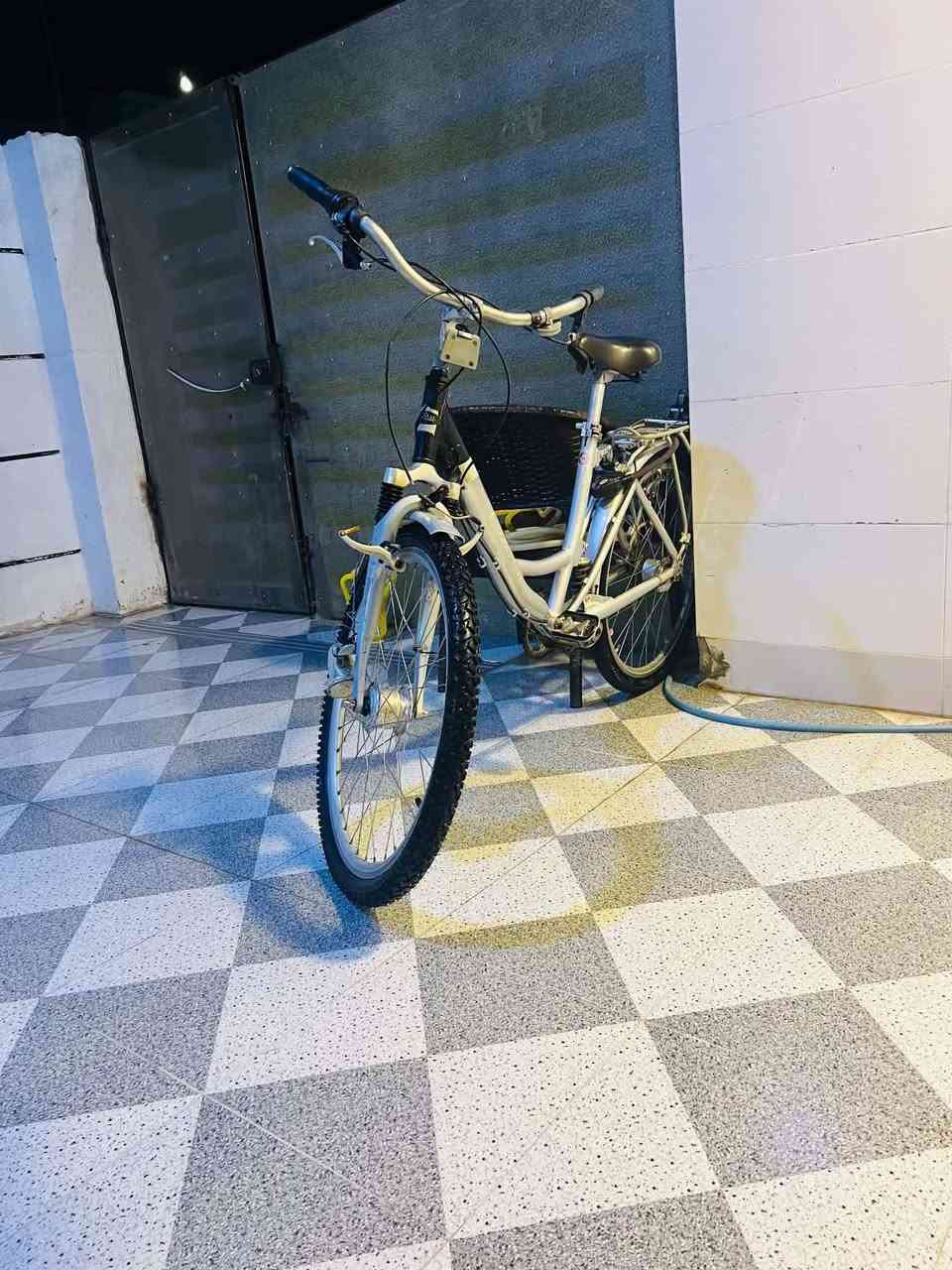 سلام عليكم بايسكل للبيع حجم 26دبلاتت شغاله سعر 75وبي مجال🤞🏾💤


**إذا كنت صاحب هذا الإعلان وتريد حذفه لأي سبب، رجاءا أرسل رسالة إلى الدعم الفني**