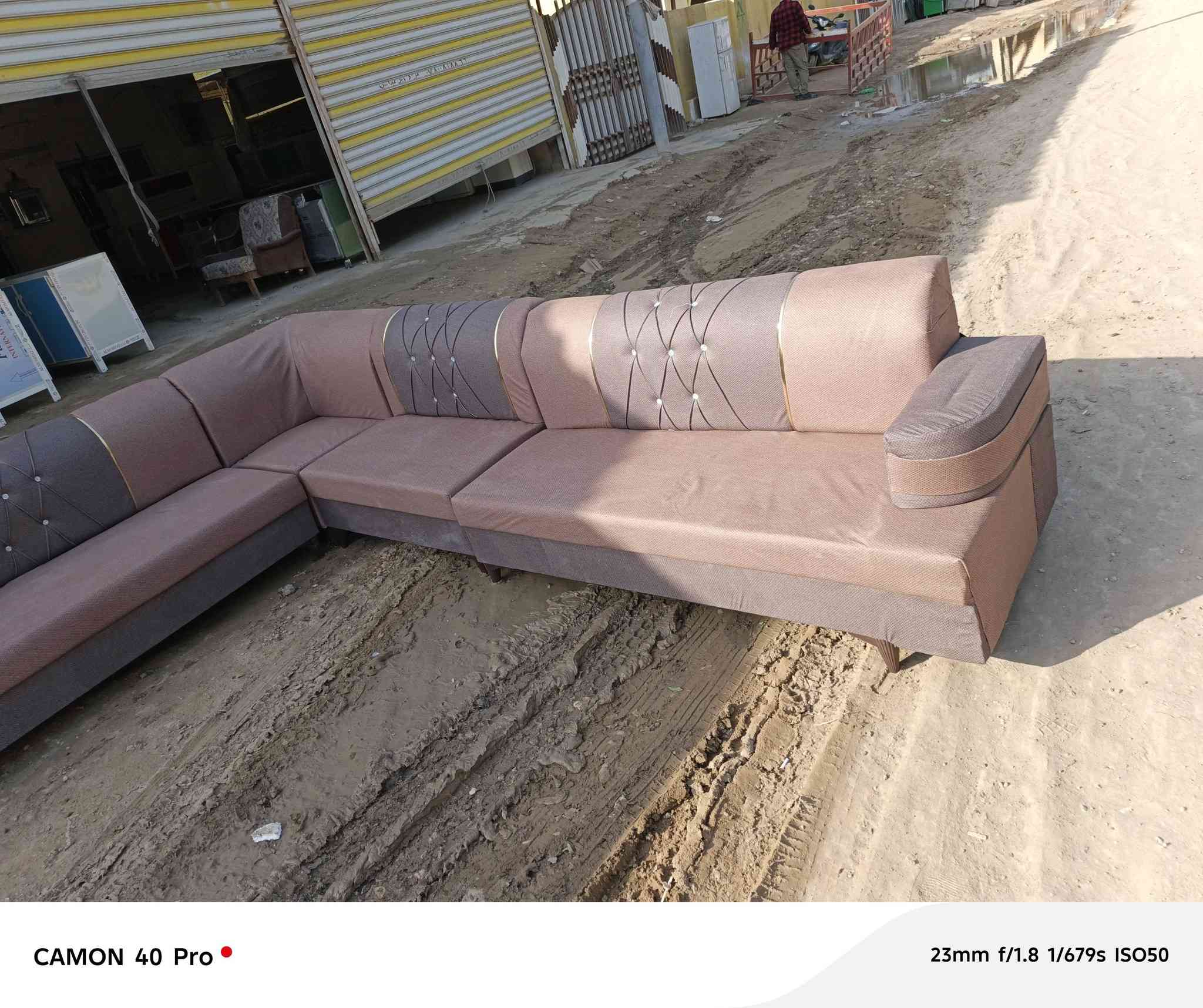 ديوان ٢٢ نفر دواوين اثنين شخط مابيه محد كاعد عليه الاسفنج ضغط وخشب قوي وخالي من اي ضرار  ويوجد لدينا خدمه توصيل الي باب بيتك ***********
