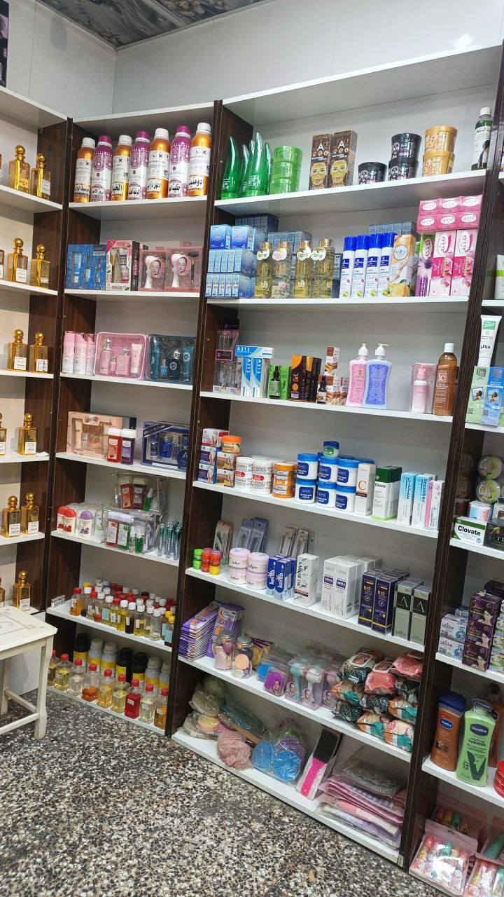 السلام عليكم كوزمتك للبيع
العنوان الرئاسة شارع عشرين 
للأستفسار واتساب ***********
