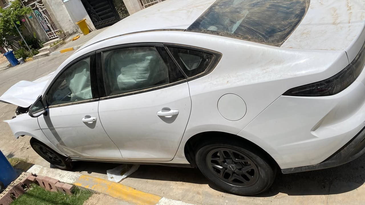 السلام عليكم 
الله يجفيكم شر الحوادث يارب 

للبيع
Byd sela 05 
السياره ماشيه 4000 على محرك 
ابيع على وضعه 
السياره قبل ال حادث كلين بس هذا الحادث بيه 
مكان السياره بغداد حي ال جهاد 
لل استفسار. الاتصال 
***********
