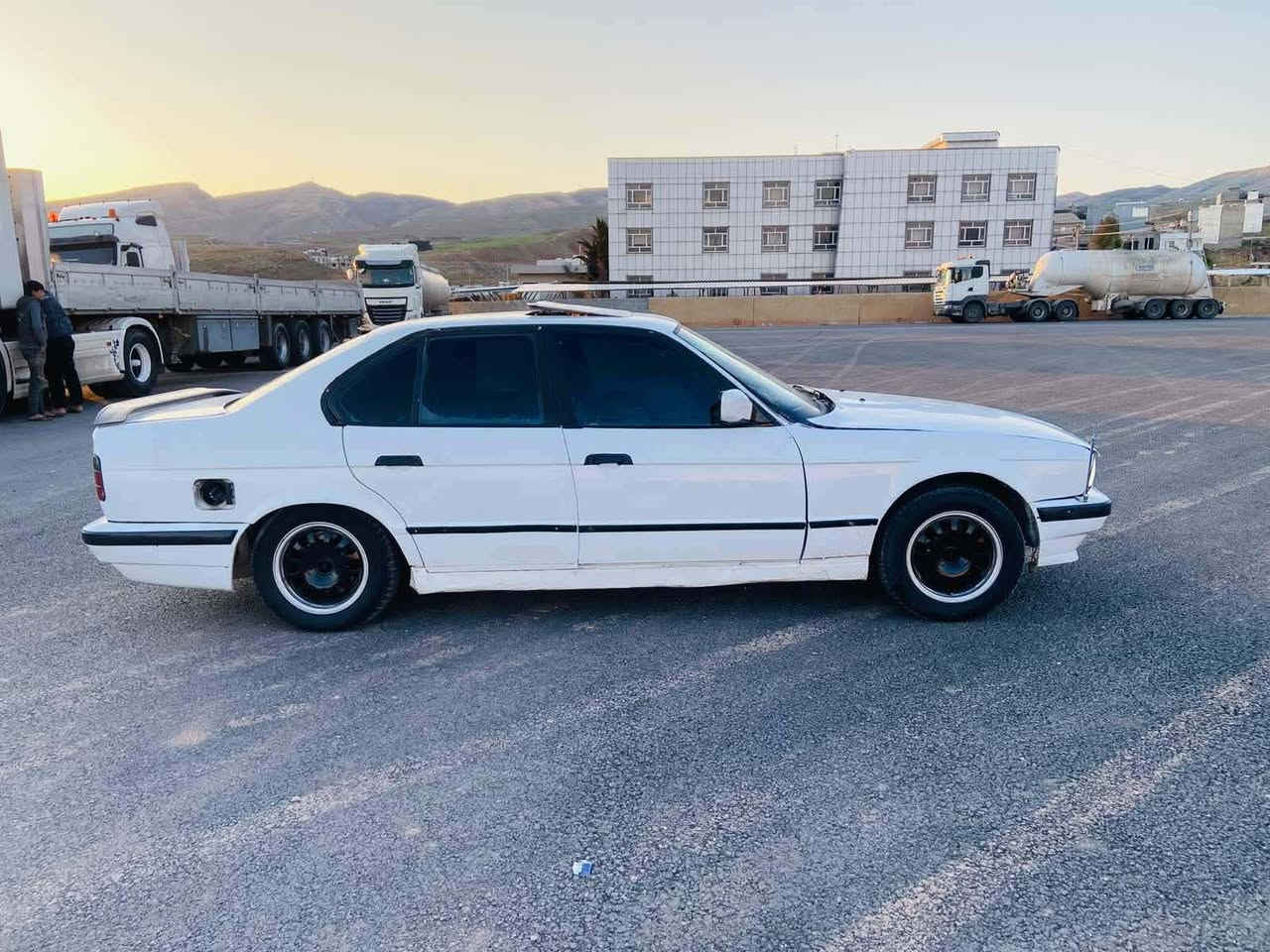 بیئێم مۆدێل ۱۹۹٤ سوکان ئێڕباگ مەکینە  ٥۲۰ سەقەڕ گێڕو مەکینەو اکسڵ بەشەرت موس بڕاوەی نیە وردە مەسرەفێکی هەیە کارەبایی هەیکەل لەبەر چاوانە سڵایتە سەیارەکە سعری ۲۰ وەرەقەو کەمێک مەجال نامە مەنێرە بۆ ۱٥ و ۱٦ شوێن کۆیە كويسينجاك, أربيل


**إذا كنت صاحب هذا الإعلان وتريد حذفه لأي سبب، رجاءا أرسل رسالة إلى الدعم الفني**