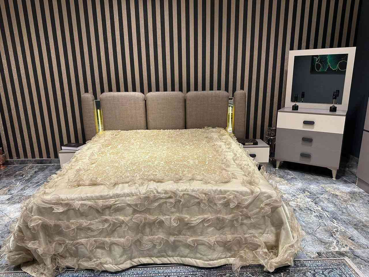 معرض صلاح آلدين للأثاث المنزلي للجمله والمفرد
وصول غرفه نوم تركي *اقتصادي* 5 قطع صبغ حراري _3مراحل_ 
▪️كنتور. 6 باب. 
▪️سرير 200x180
▪️كومدي عدد2 اناره لدات مخفي 
▪️ ميز تواليت 
▪️سرير حديد 10 ارجل يتحمل اكثر من 500 كيلو 
ضمان فتح فتح وشد اكثر من 10 مرات
متوفر كادر متخصص شد ونقل داخل وخارج تكريت 
#زورونا_تجدون_مايسركم🚶🏻‍♂️
#الفرع_الاول
تكريت الزهور   مجاور تانكي المآء قرب غصن الزيتون 
#الفرع_الثاني
تكريت الزهور


**إذا كنت صاحب هذا الإعلان وتريد حذفه لأي سبب، رجاءا أرسل رسالة إلى الدعم الفني**