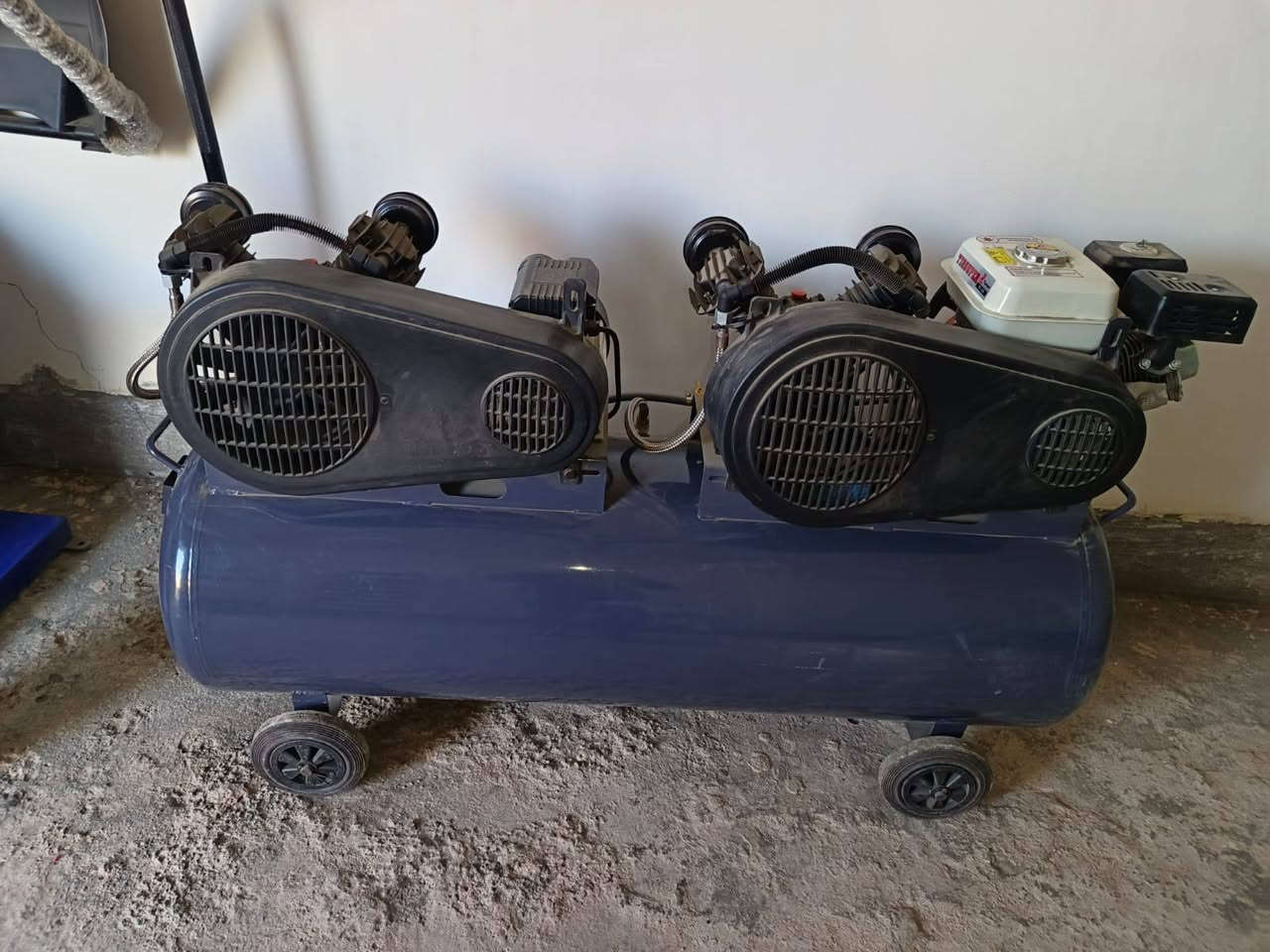 السلام عليكم غراض للبيع
خالعه/تاروسه/بالنص/جك/جك هواء/كيج الكتروني/
رقم الهاتف ***********
السعر خمس ملايين وبيهن مجال 
جديد ما مشتغل بيهن
