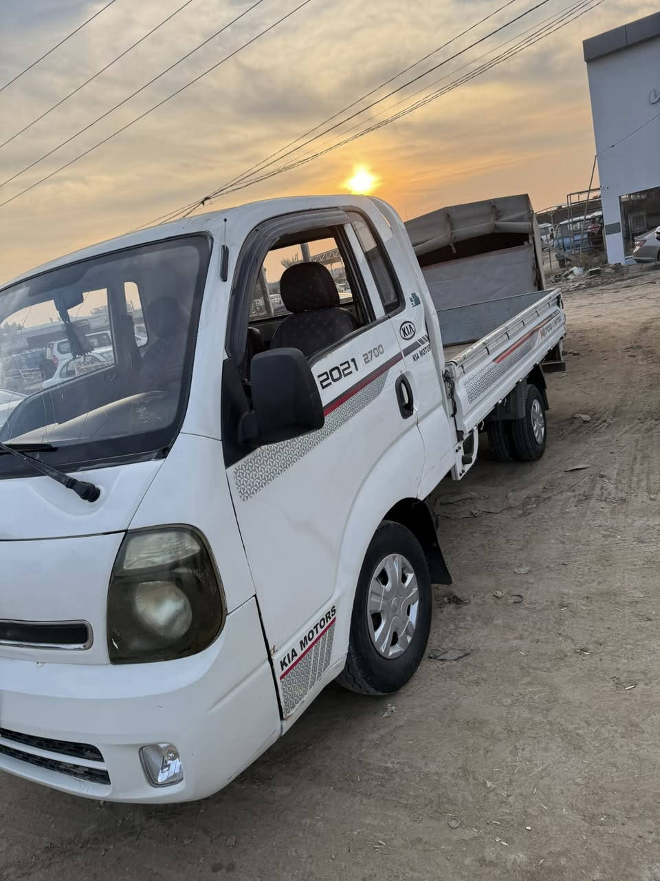 سلام عليكم كيا موديل ٢٠١٤ سياره مال جني حلوه كلش بيه صبغ سياره مكينه جديده تخم تايرحداديه جديده ***********
