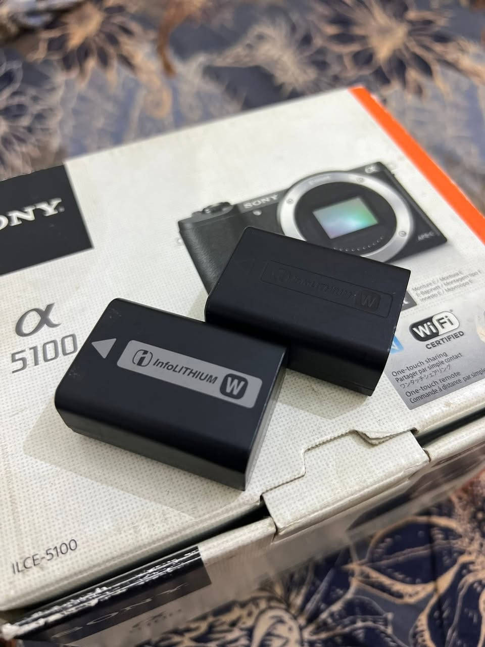كاميرا سوني a5100
ميرور لس 24.3 ميغا بكسل
1080q 60 فريم
نظيفه شترها ما عابر ال5k
مع عدسة 16ملم فتحة 2.8 من سوني ( كت )
الكاميرا كُلش حلوه للاستخدام الشخصي والمحلات الي تحب التصوير السريع والفوري 

E-mont

مع بطاريتين ورام 128GB
وشاحنة وغطاء 
السعر 300 ألف وبيها مجال شوي كامل مع الملحقات

مكاني النجف 
***********
