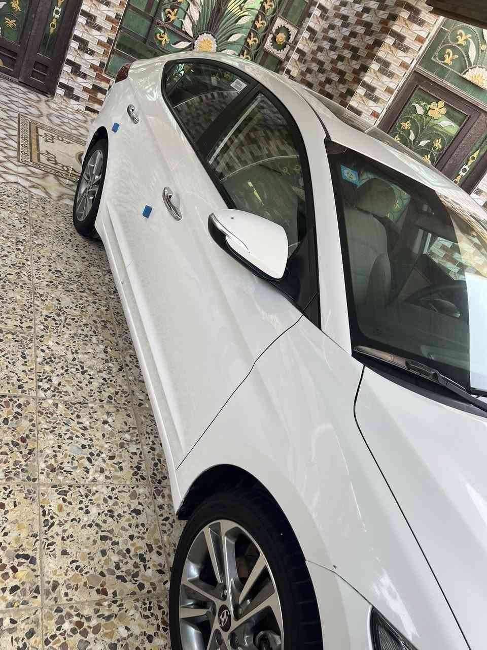 السلام عليكم النتره 2017 خليجي كفاله عامه فقط دوس بيهن صبغ سونار مرفق بل منشور فول ماعده البصمه ويل كروم فتحه لد امامي خلفي مري شفط اشاره بل مري تبريد قطعيتن. حساس شاشه حداديه تخم تاير حجر تبريد ثلج ❄️دفاي رقم مثنئ دولي تحويل مباشر محرك 1600 مكينه كير شرط ستفسار *********** مكان سياره رميثه السعر 142 وبيه مجال لطيبين  سياره احله من صور
