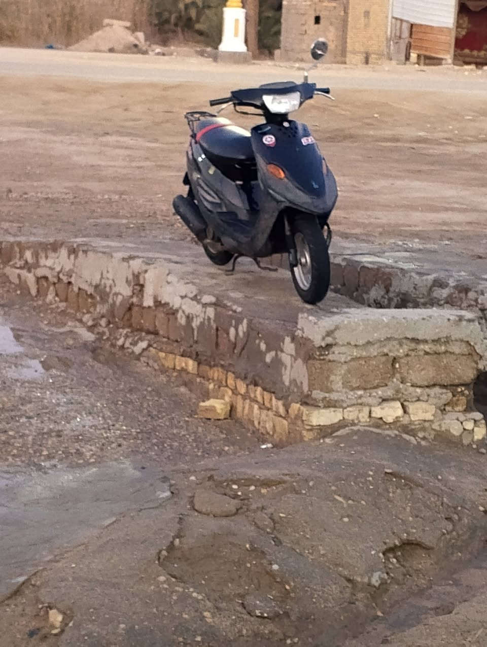 سلام عليكم لبيع دراجة نضيفة مفتوحة مرة وحدة غراض صلي كله شغال كابريتة  شوتة جديد هورن شاير لايت سلف هندر كلهة شغالة دراجة حلوة سعر 500بيهة مجال قليل لشراي ناصرية فضلية ‏‪***********‬‏
